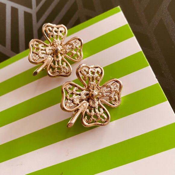 Sarah Coventry Vintage 4 Leaf Clover Lucky Clip on Earrings - Picture 1 of 2